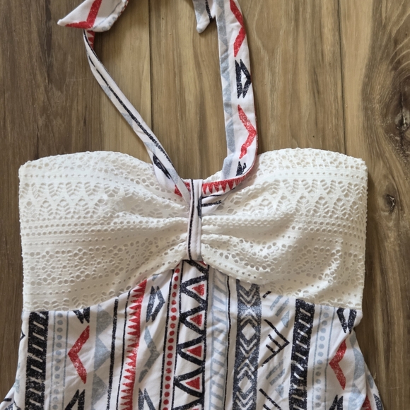 Patterned Halter Neck Top - Picture 3 of 7